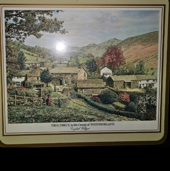 4 Pre Owned Continental Luncheon Placemats With English Villages Designs - Picture 6 of 8